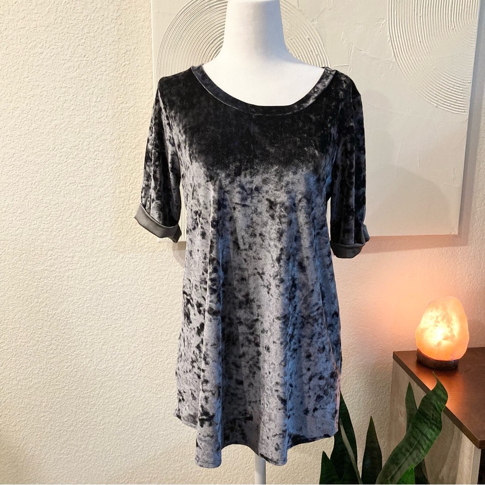 Coco and Main Gray Crushed Velvet Short Sleeved Top Size Small